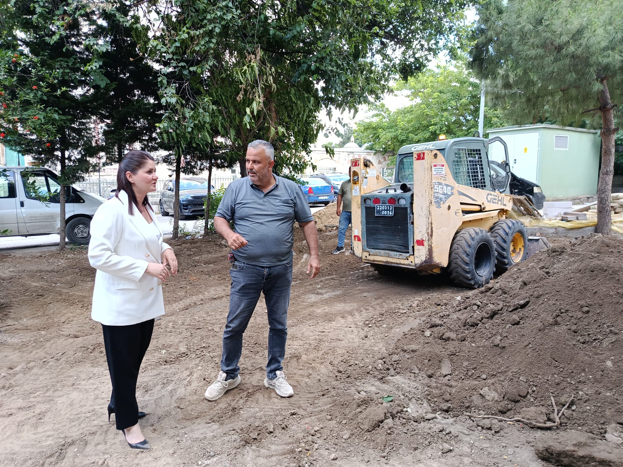 Edirne Belediye Başkanı Filiz Gencan, 665. Kırkpınar Yağlı Güreşleri Festivali öncesinde kent genelinde çevre düzenleme çalışmalarının yoğun bir şekilde sürdüğünü ve esnafın da bu organizasyonu büyük bir heyecanla beklediğini belirtti.